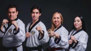 susana cota es entronizada al salon internacional de la fama del taekwondo en eu
