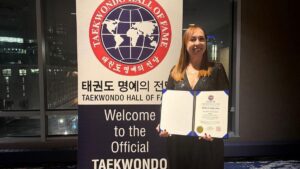 susana cota es entronizada al salon internacional de la fama del taekwondo en eu karate