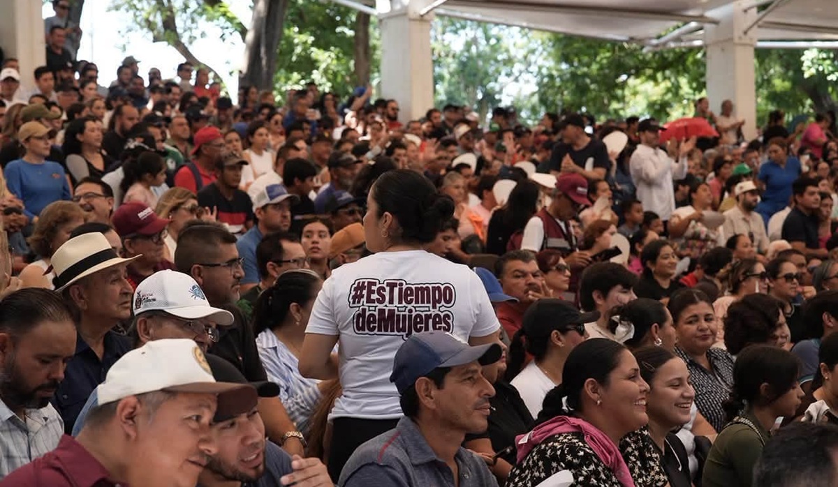 Tere Guerra se reúne con aspirantes de Morena y militantes en Culiacán