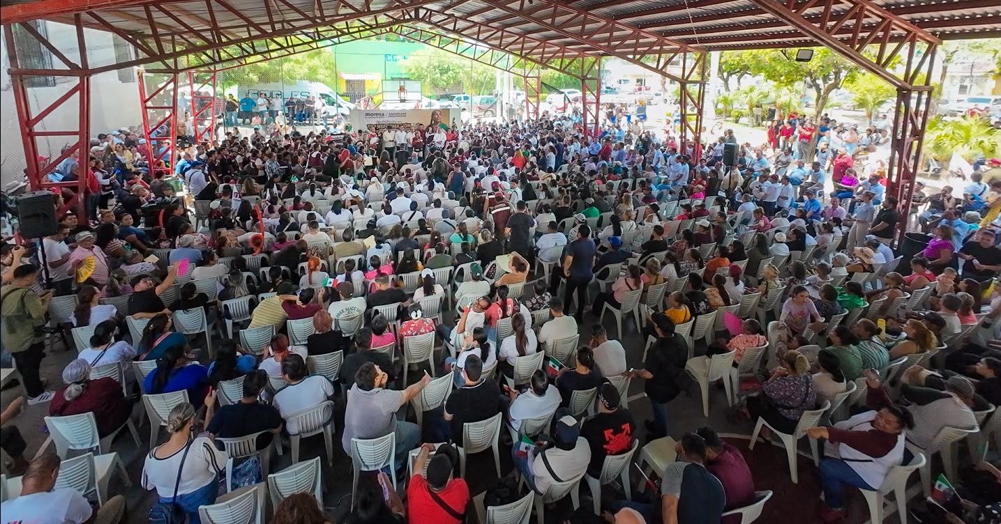 Tere Guerra en asamblea informativa en Mazatlán