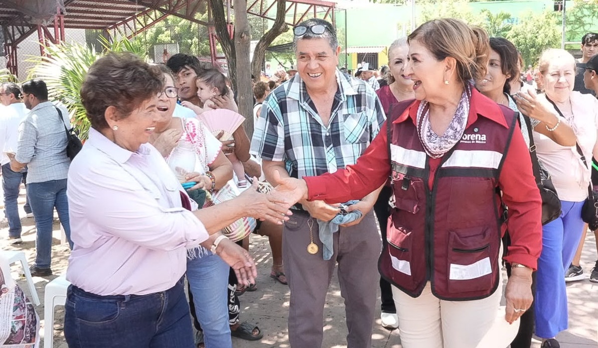 Tere Guerra en asamblea informativa en Mazatlán