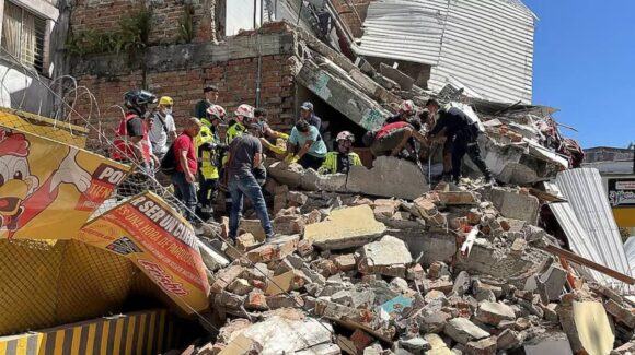 Sube a 132 el número de muertos tras terremoto en Colombia