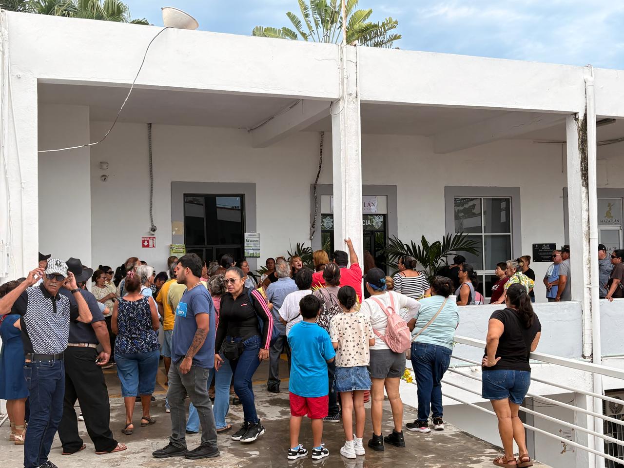 Tianguistas en el Palacio Municipal de Mazatlán
