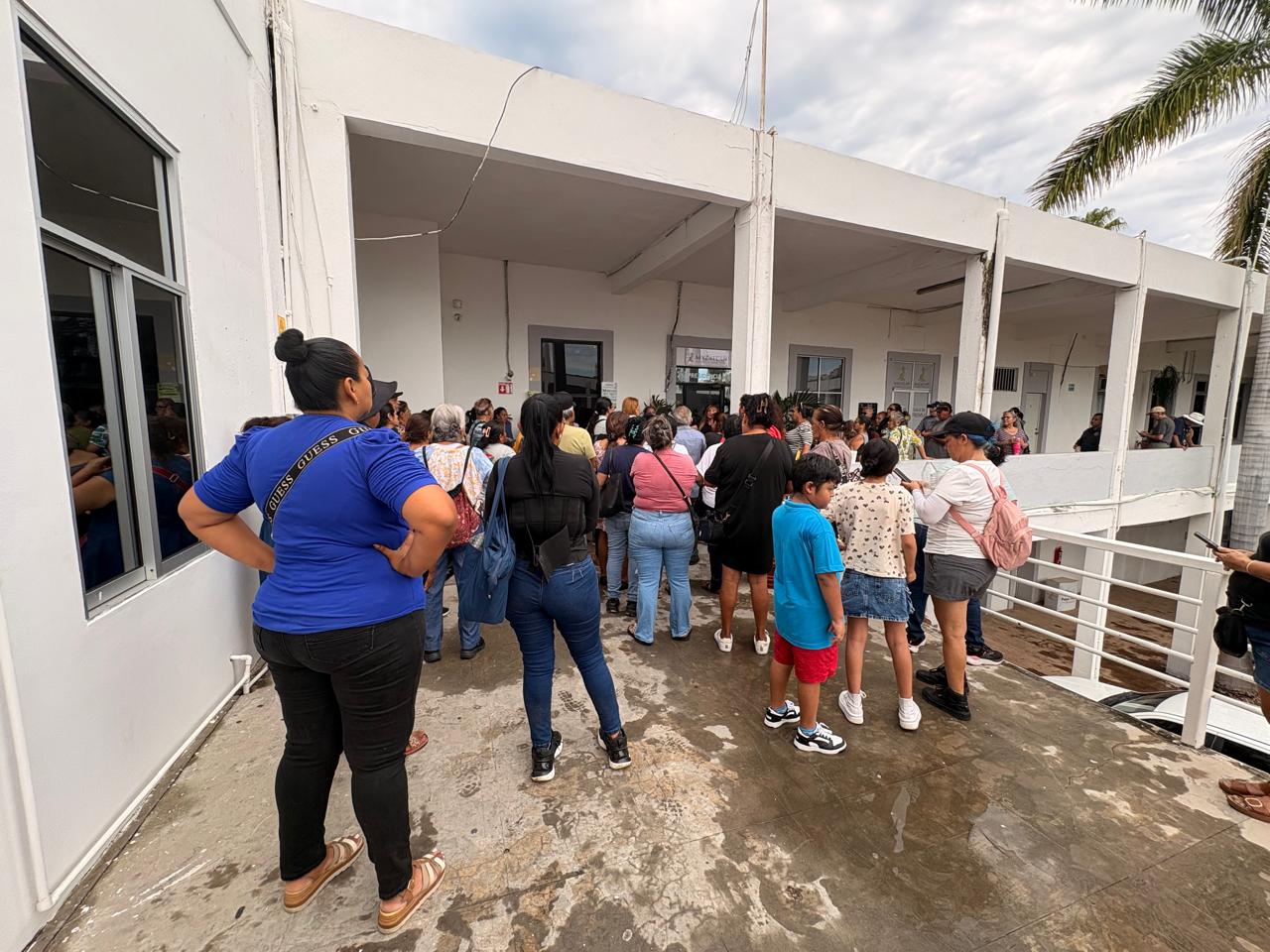 Tianguistas en el Palacio Municipal de Mazatlán