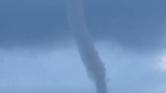 ¡Lo miraste! Se forma pequeño tornado y es visible desde Mocorito, Sinaloa