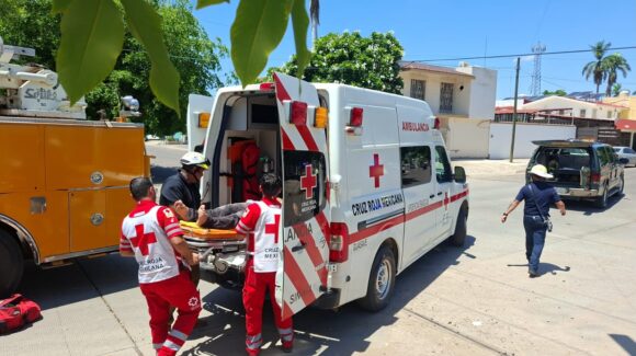Trabajador resultó lesionado al sufrir una descarga eléctrica cuando laboraba en una casa en Guasave, Sinaloa