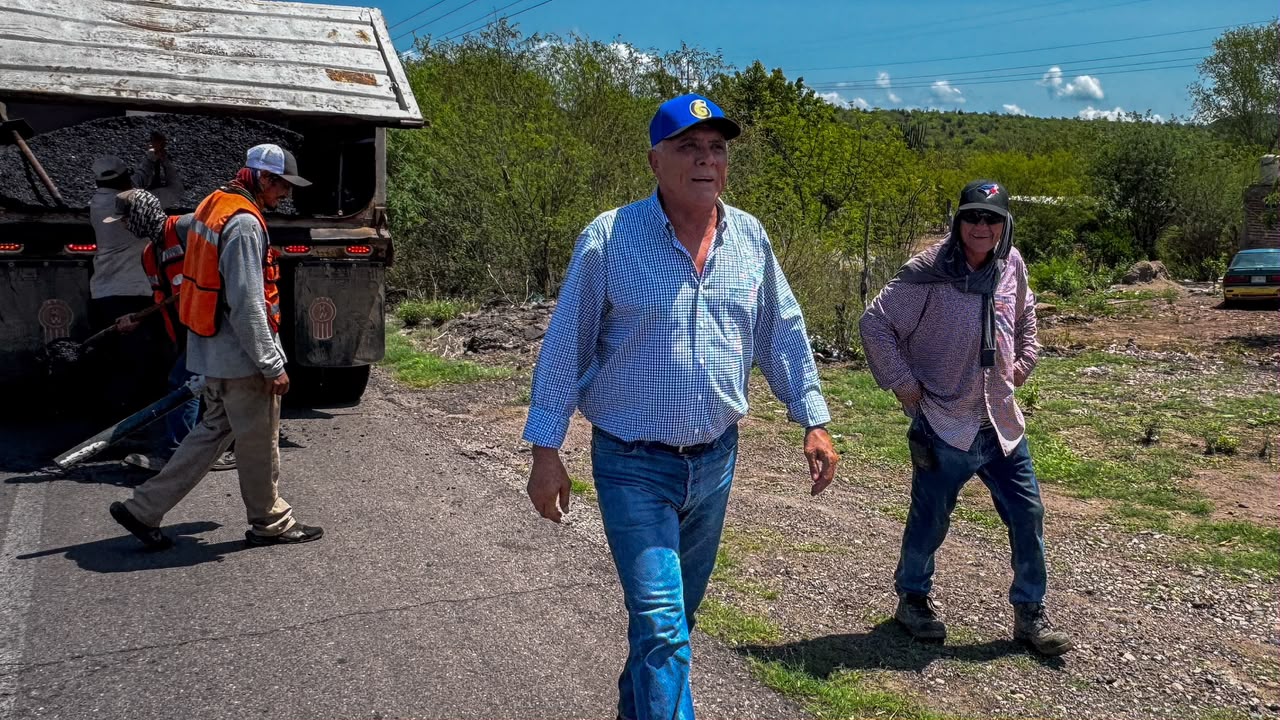 Trabajos de bacheo en El Fuerte