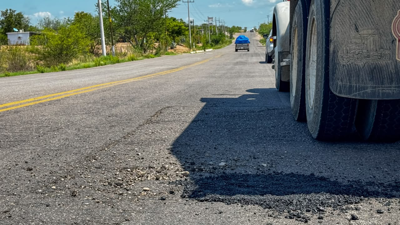 Trabajos de bacheo en El Fuerte