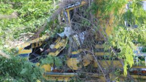 trailer se sale del camino y choca contra arboles en el libramiento mazatlan culiacan lugares