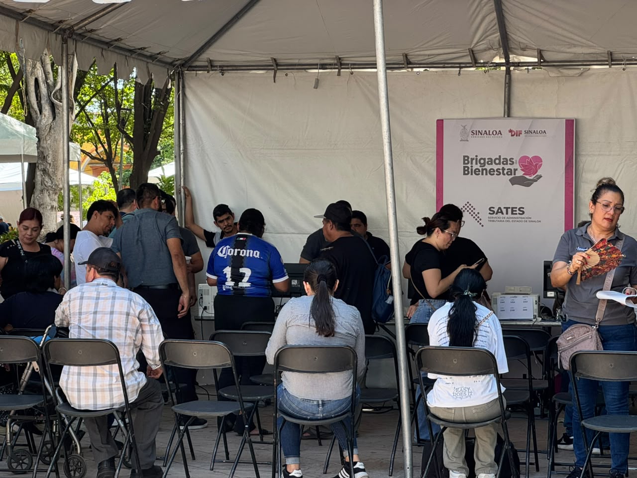 Ciudadanos destacan beneficios de acercar trámites y servicios al Centro de Culiacán mediante las Brigadas del Bienestar de DIF Sinaloa