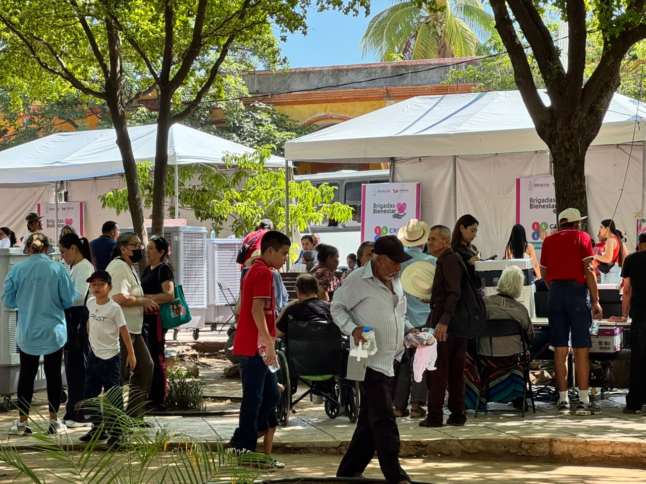Ciudadanos destacan beneficios de acercar trámites y servicios al Centro de Culiacán mediante las Brigadas del Bienestar de DIF Sinaloa