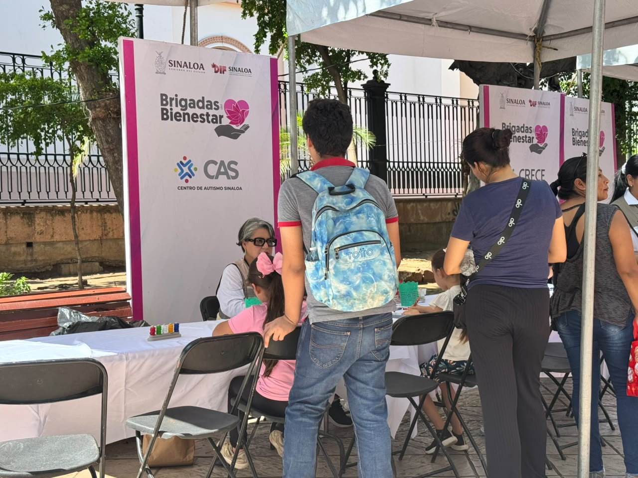 Ciudadanos destacan beneficios de acercar trámites y servicios al Centro de Culiacán mediante las Brigadas del Bienestar de DIF Sinaloa