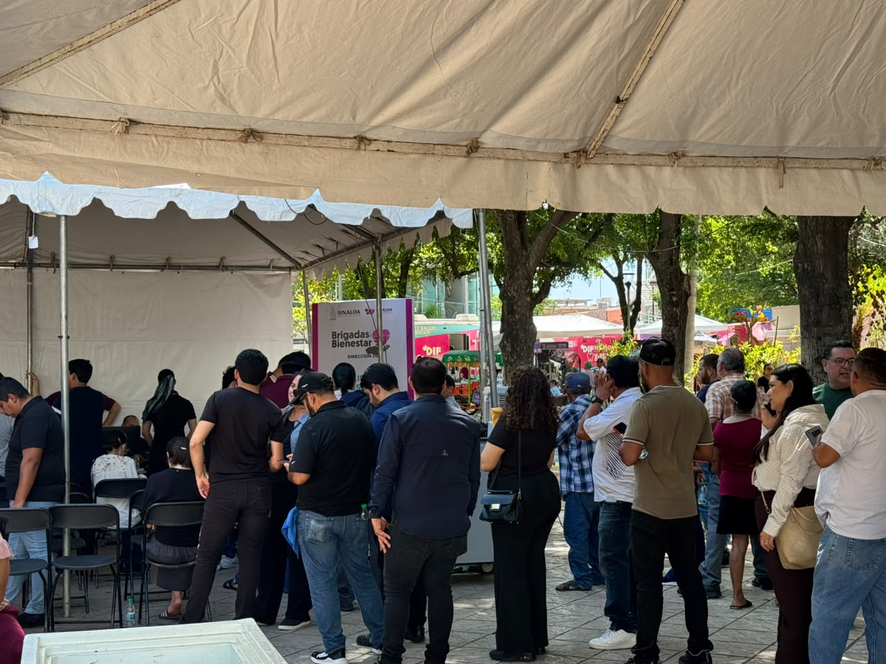 Ciudadanos destacan beneficios de acercar trámites y servicios al Centro de Culiacán mediante las Brigadas del Bienestar de DIF Sinaloa