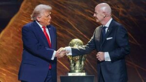 Trump con el dircetor de la FIFA