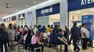 usuarios abarrotan centros de atencion en culiacan tras suspension de lineas culiacan