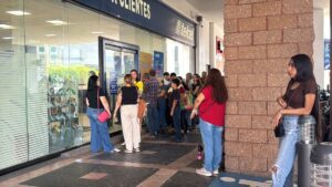usuarios abarrotan centros de atencion en culiacan tras suspension de lineas culiacan sinaloa