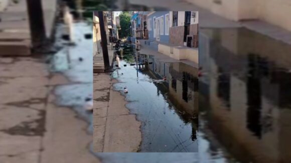 ¡Ya no aguantan! Vecinos amenazan con bloquear la Gabriel Leyva de Mazatlán, Sinaloa por fugas y drenajes tapados