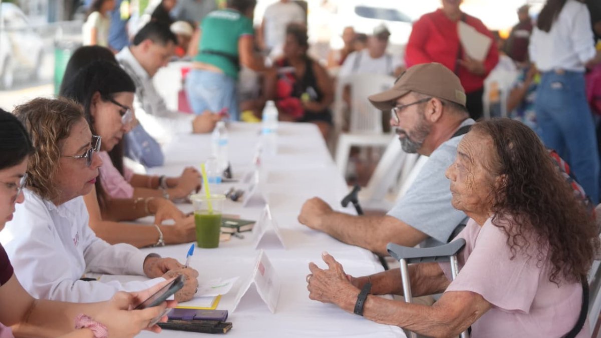 vecinos de doña chonita presentan 88 peticiones jornada