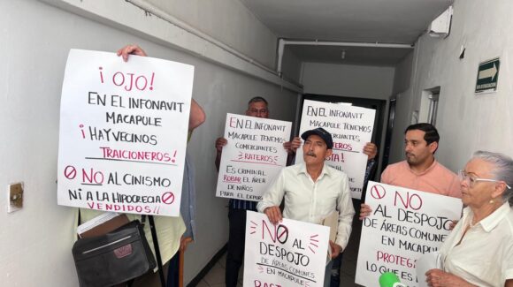Vecinos del Infonavit Macapule de Los Mochis reclaman área común que presuntamente una taquería busca adueñar