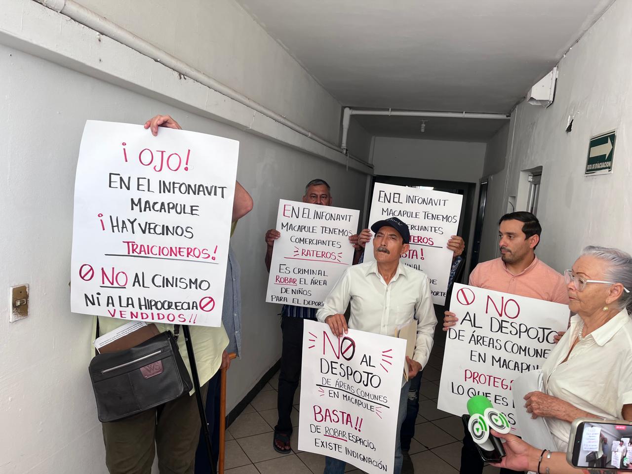 Vecinos de la Infonavit Macapule en Los Mochis