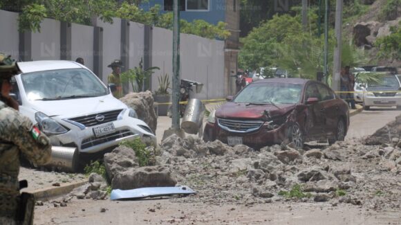 Cierran el Faro de Mazatlán, Sinaloa, hasta nuevo aviso tras derrumbe que aplastó vehículos; PC revisa riesgos