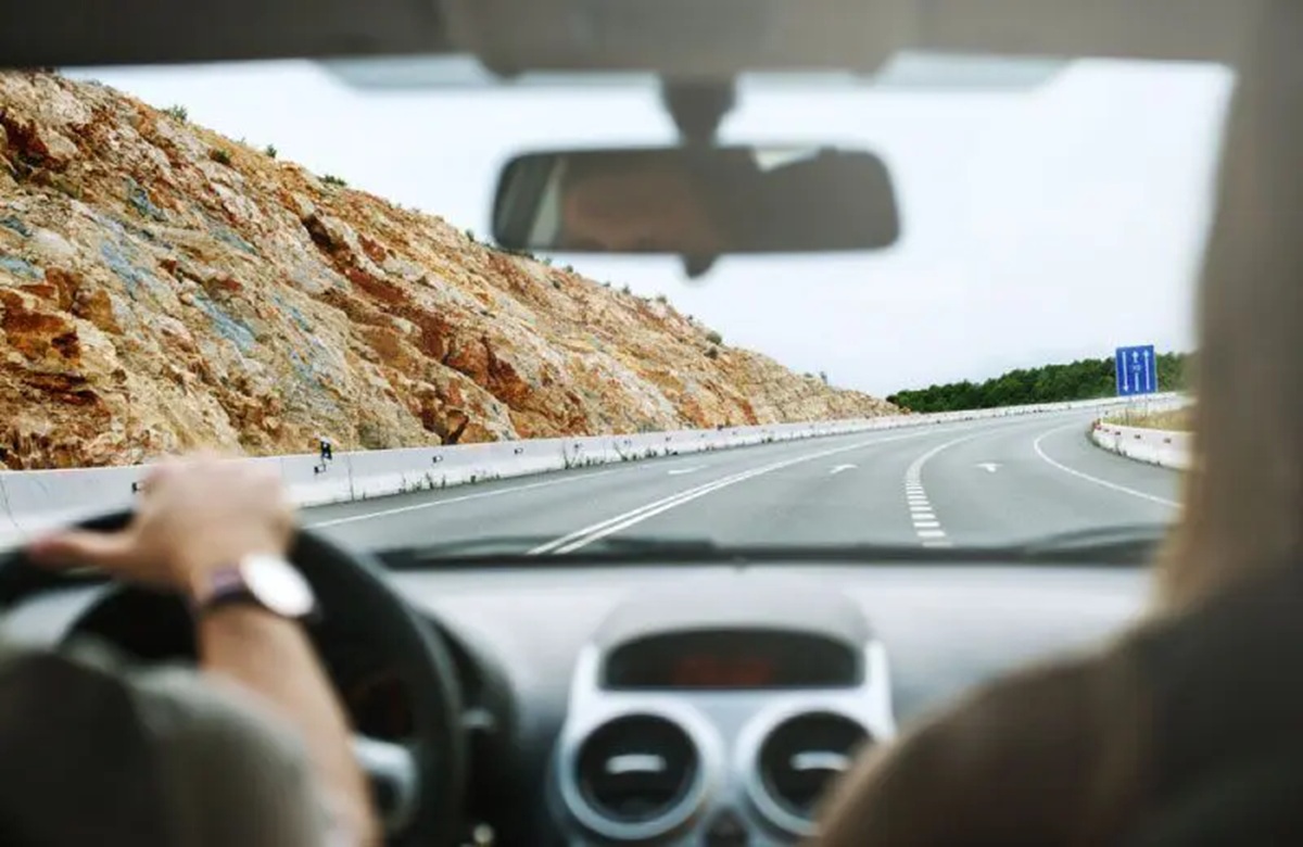 Viaje en carro por carretera