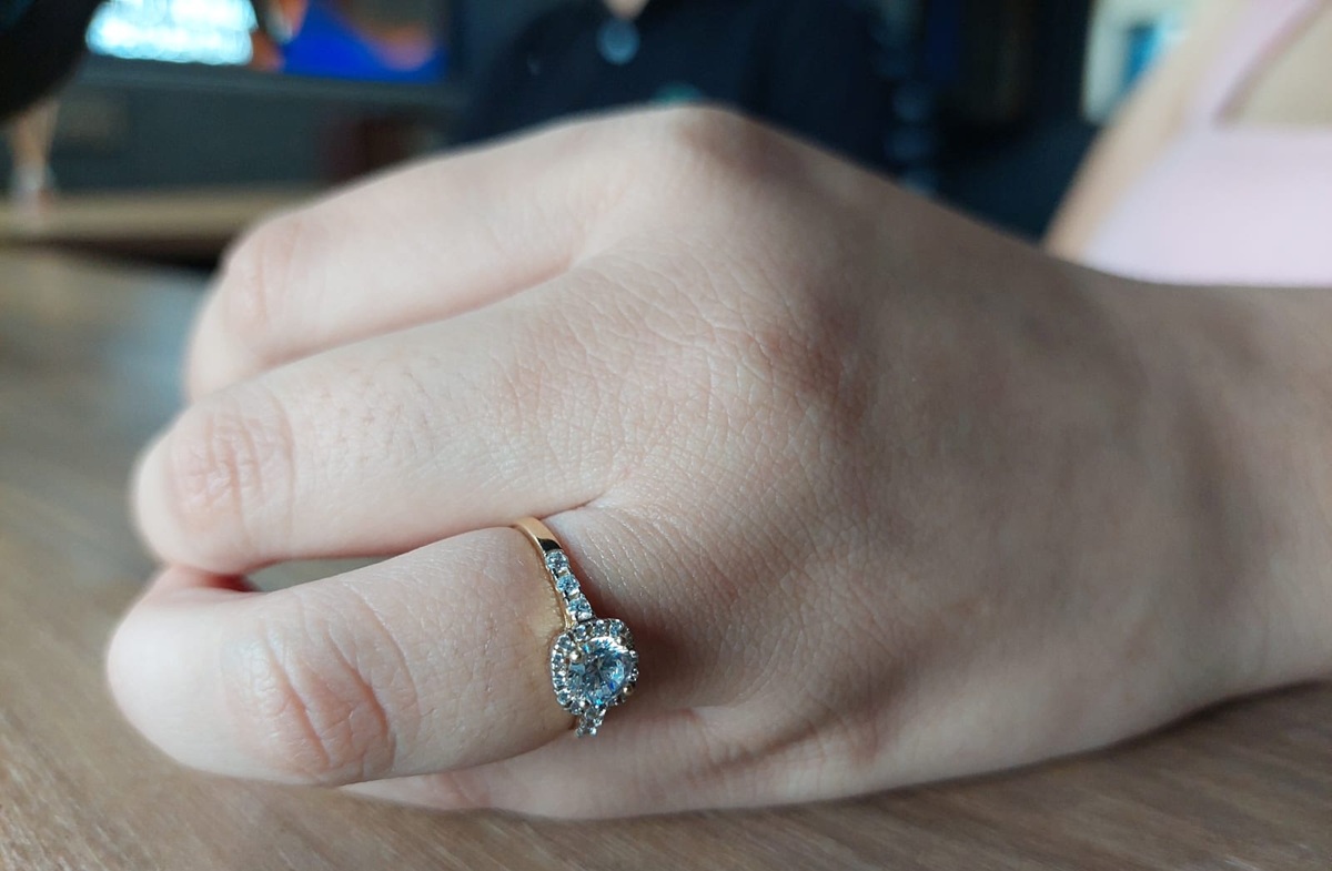 Anillo de compromiso que entregó Vibra Radio, Los Noticieristas y La Original Banda Limón en Guamúchil