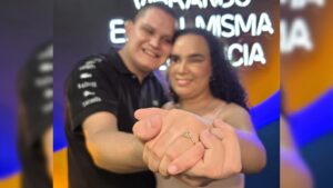 Ellos son los ganadores del anillo de compromiso que entregó Vibra Radio y La Original Banda Limón, en Guamúchil