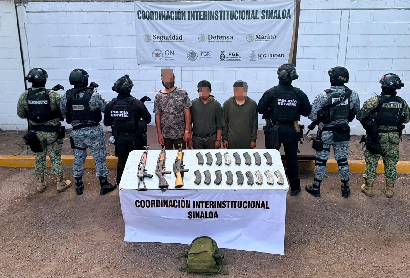 ¡Iban bien equipados! Caen tres civiles en Mazatlán, Sinaloa con tres AK-47 y más de 500 cartuchos