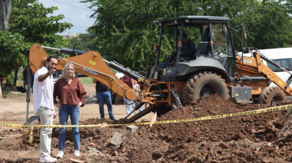 Alcaldesa Estrella Palacios supervisa obra de pavimentación en la colonia Rincón de Mazatlán
