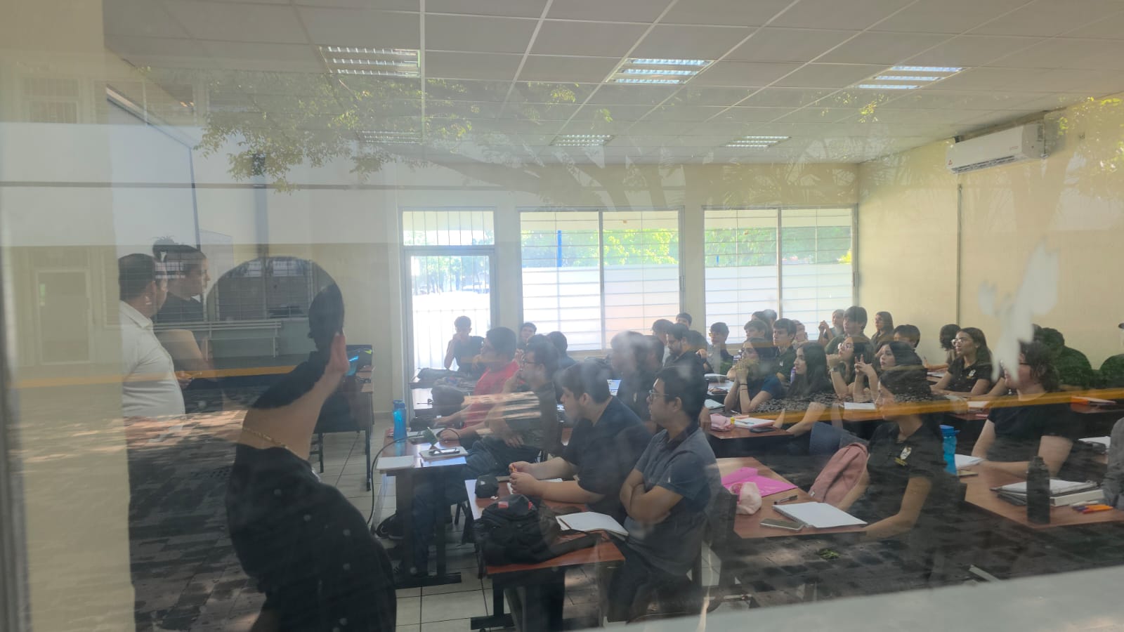 Alumnos en clases de la UAS