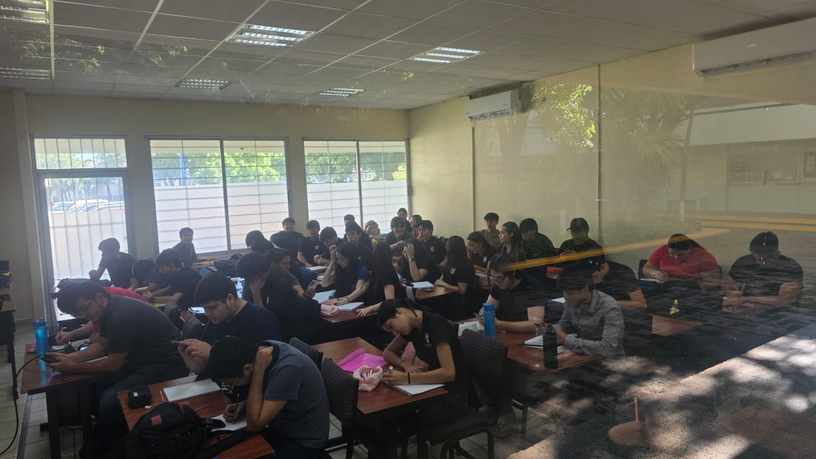 Alumnos en clases de la UAS
