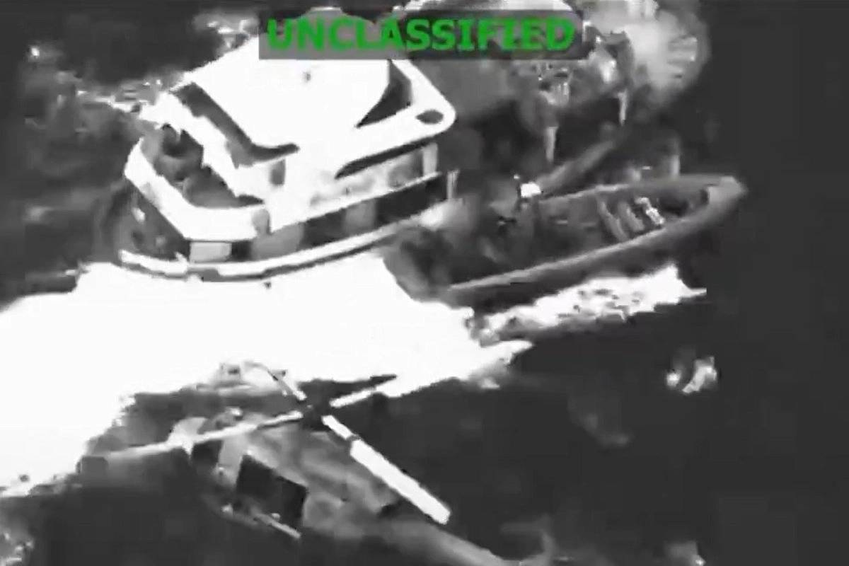 Armada de Ecuador rescata a pescadores tras operativo de EE.UU. en altamar