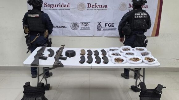 Aseguran 2 AK-47, mil 200 cartuchos y 19 cargadores en Concordia, Sinaloa