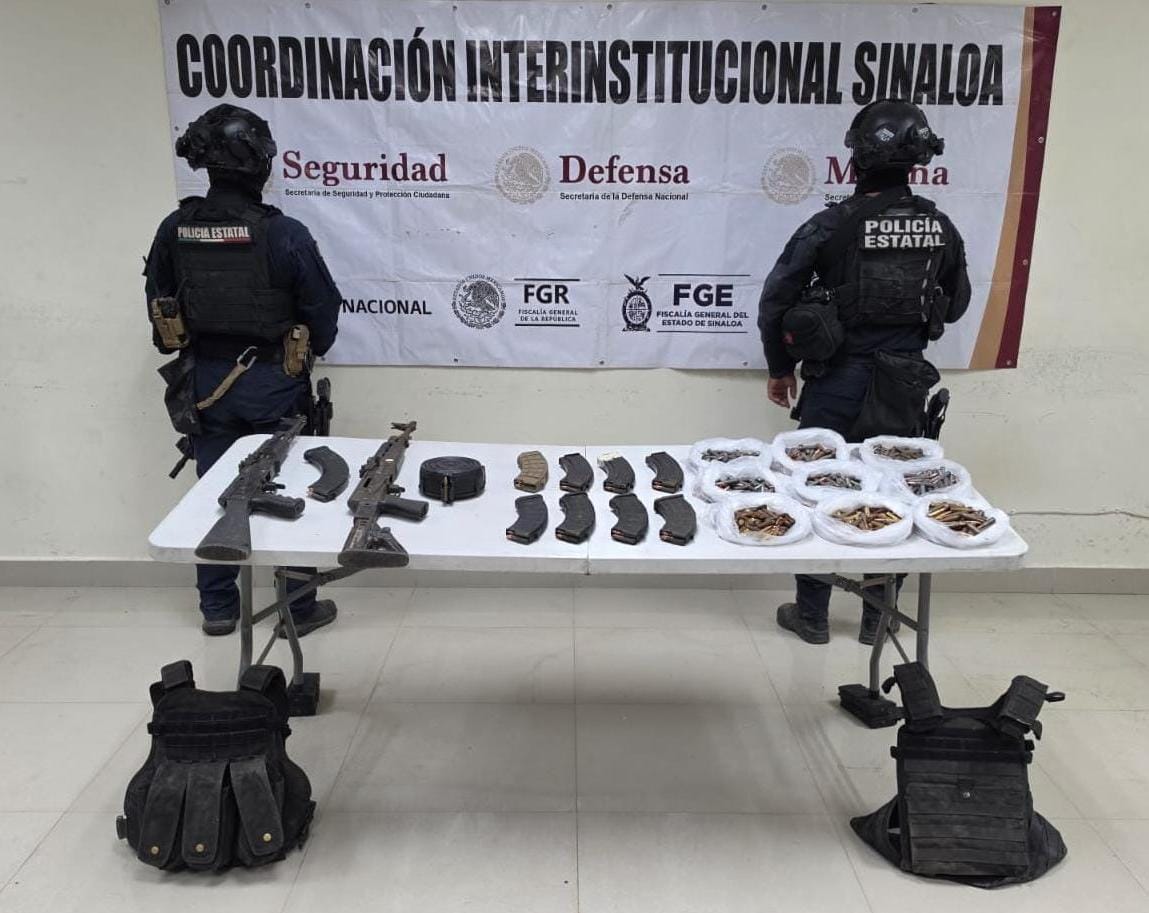 Aseguran 2 AK-47, mil 200 cartuchos y 19 cargadores en Concordia, Sinaloa