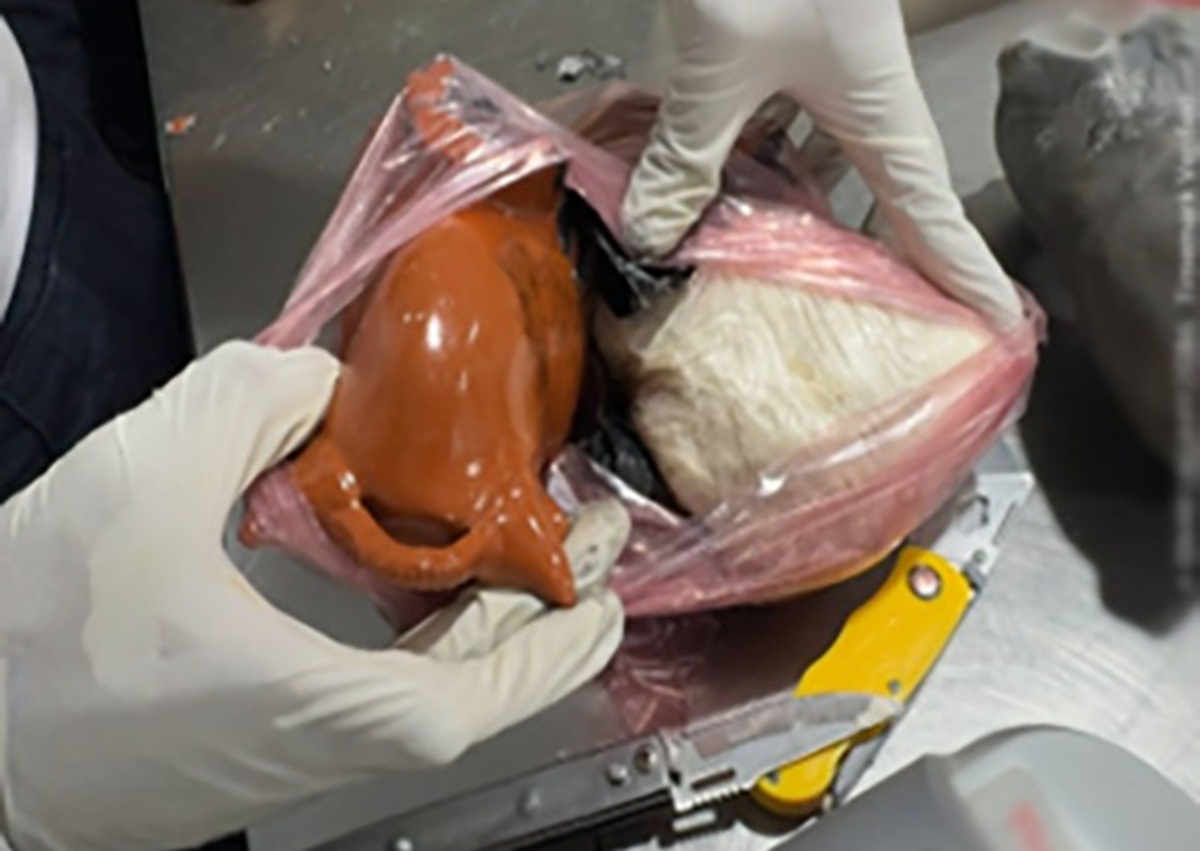 Aseguran 86 kilos de cocaína procedente de Perú en el AICM