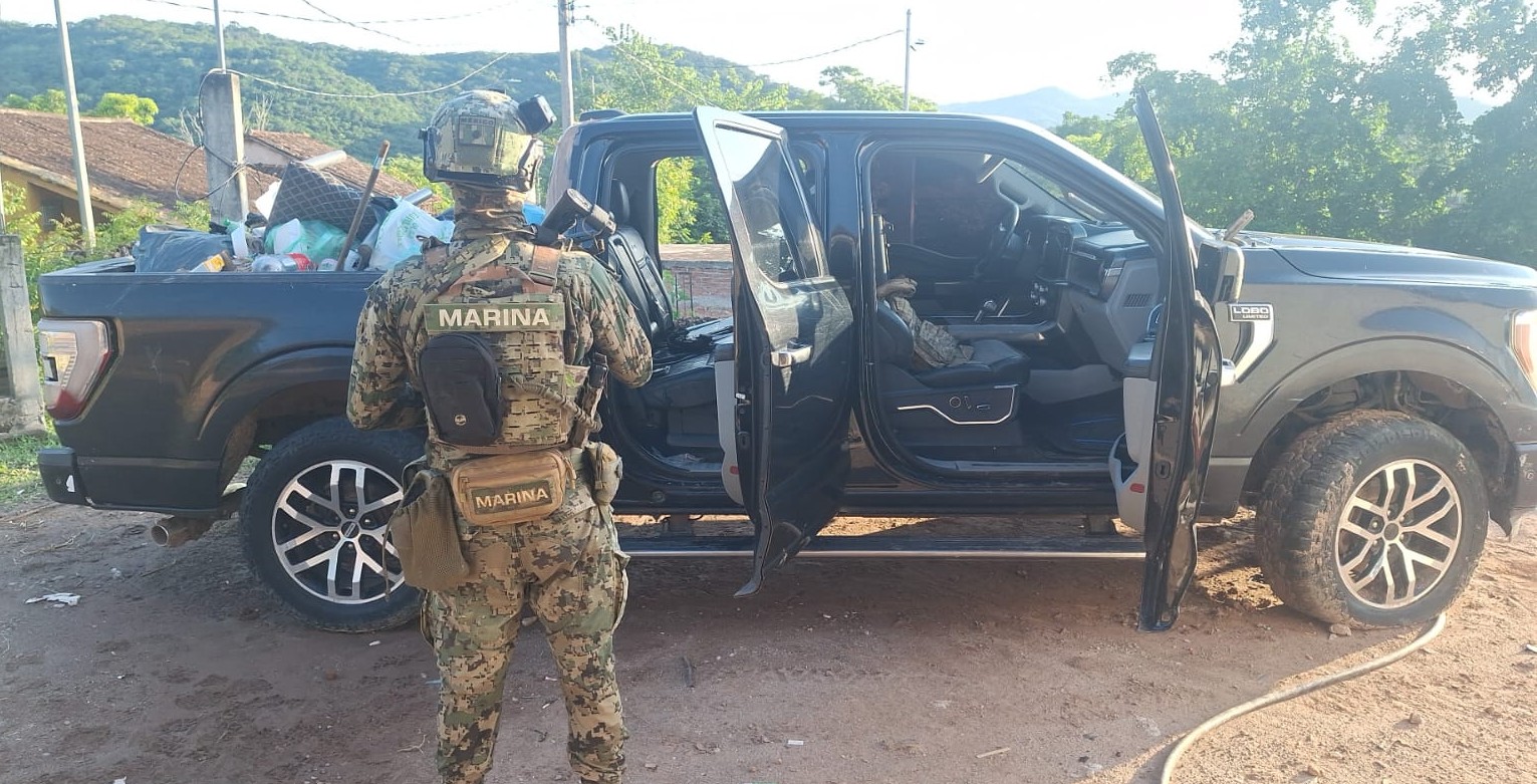 Aseguran armas y explosivos en Mazatlán