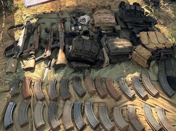 Aseguran arsenal y más de 70 explosivos improvisados en Concordia, Sinaloa