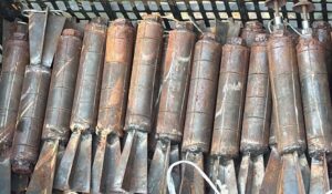 Aseguran arsenal y más de 70 explosivos improvisados en Concordia, Sinaloa