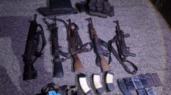 Aseguran cinco armas largas y equipo táctico durante operativo de Semar en Mazatlán