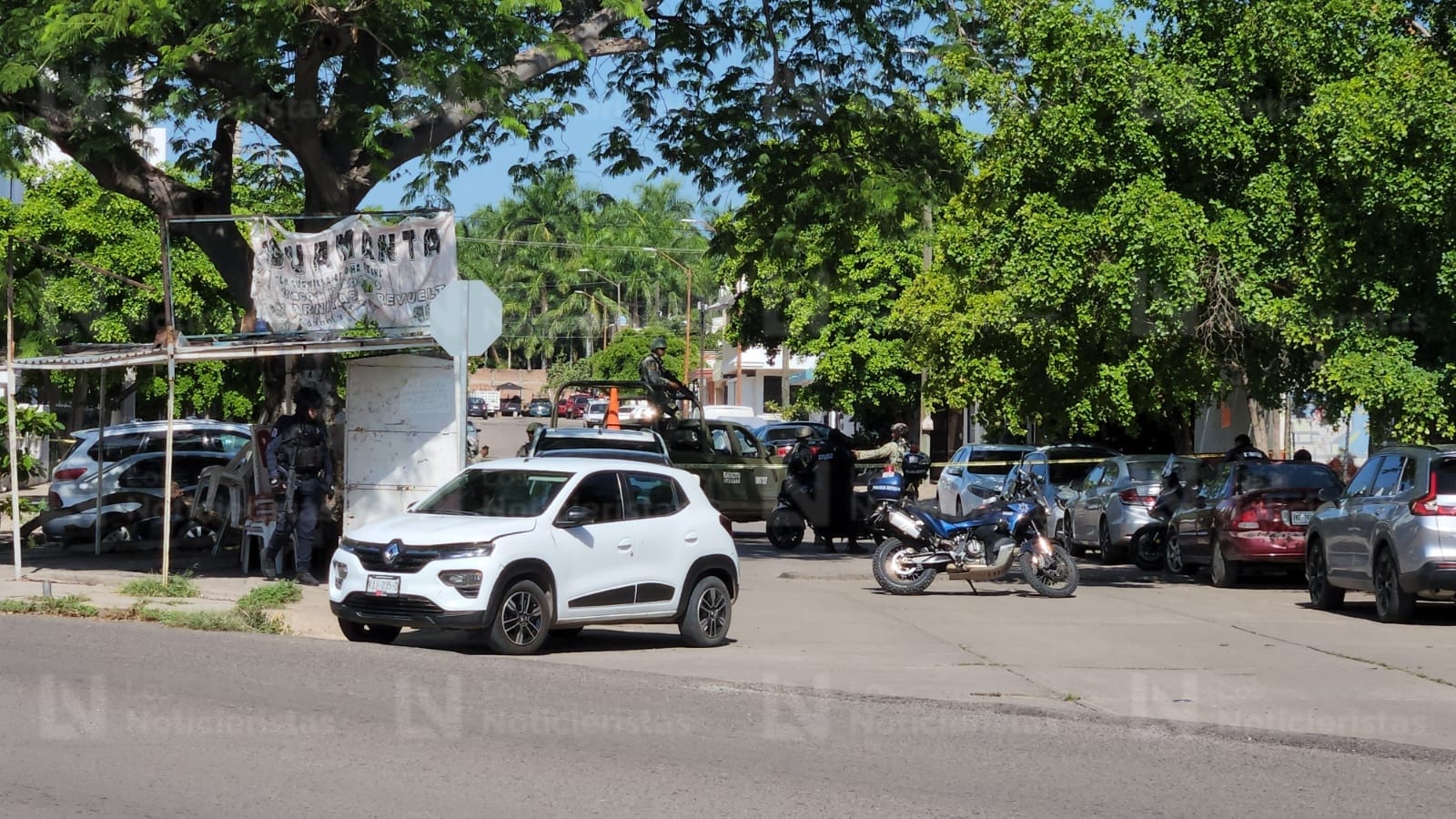 Asesinan a balazos a pasajero en vehículo de servicio al público por plataforma en el FOVISSSTE humaya en Culiacán