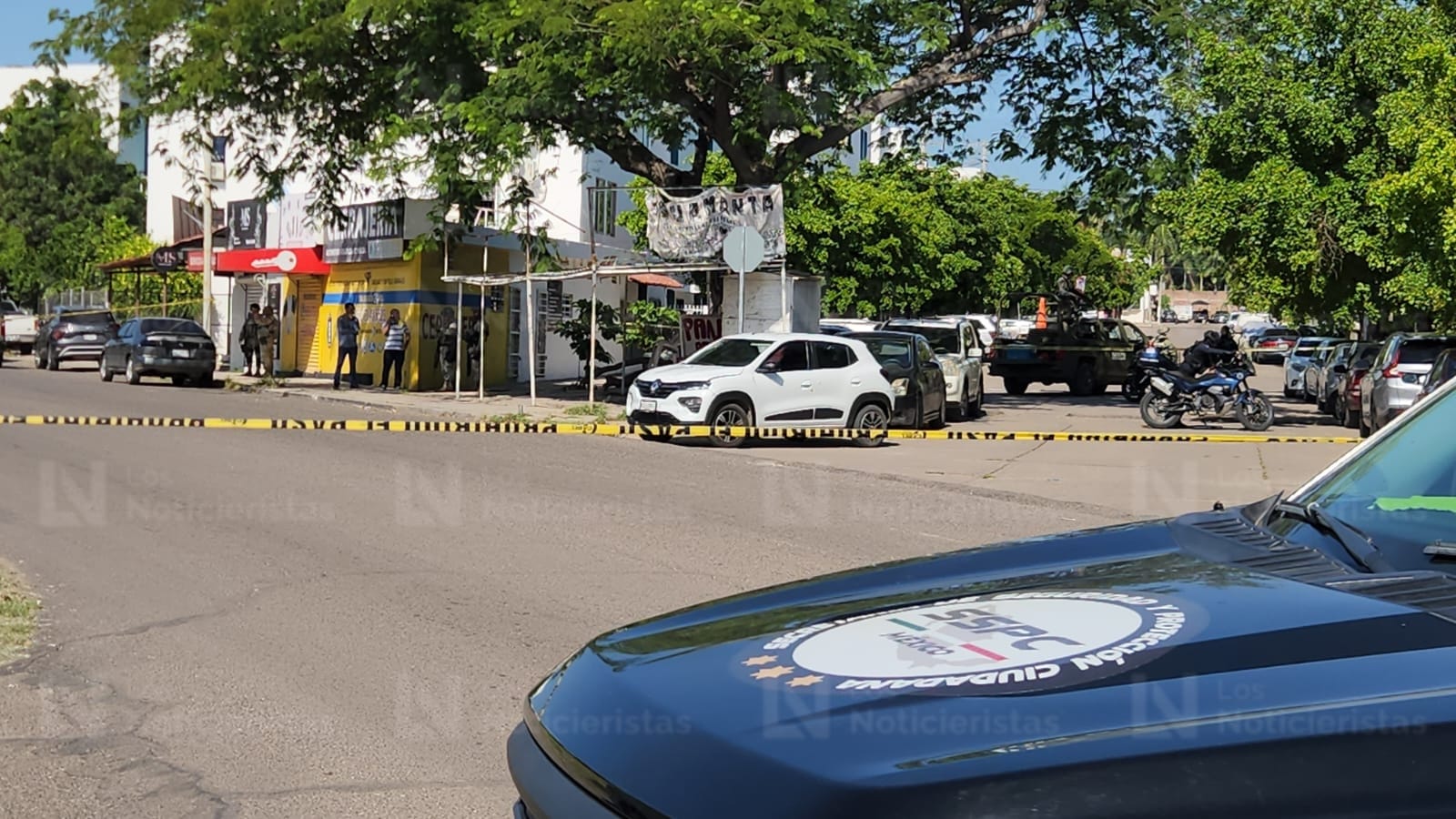 Asesinan a balazos a pasajero en vehículo de servicio al público por plataforma en el FOVISSSTE humaya en Culiacán