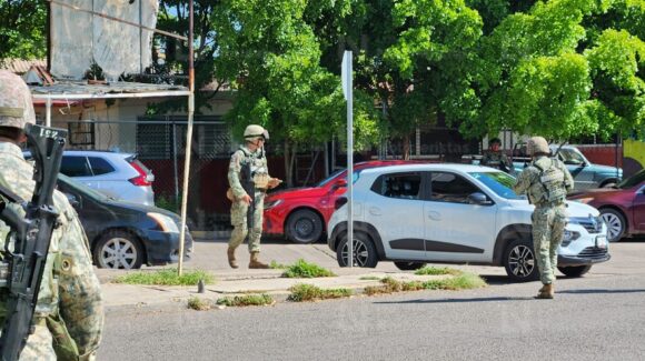 Asesinan a balazos a pasajero en vehículo de servicio al público por plataforma en el FOVISSSTE humaya en Culiacán, Sinaloa