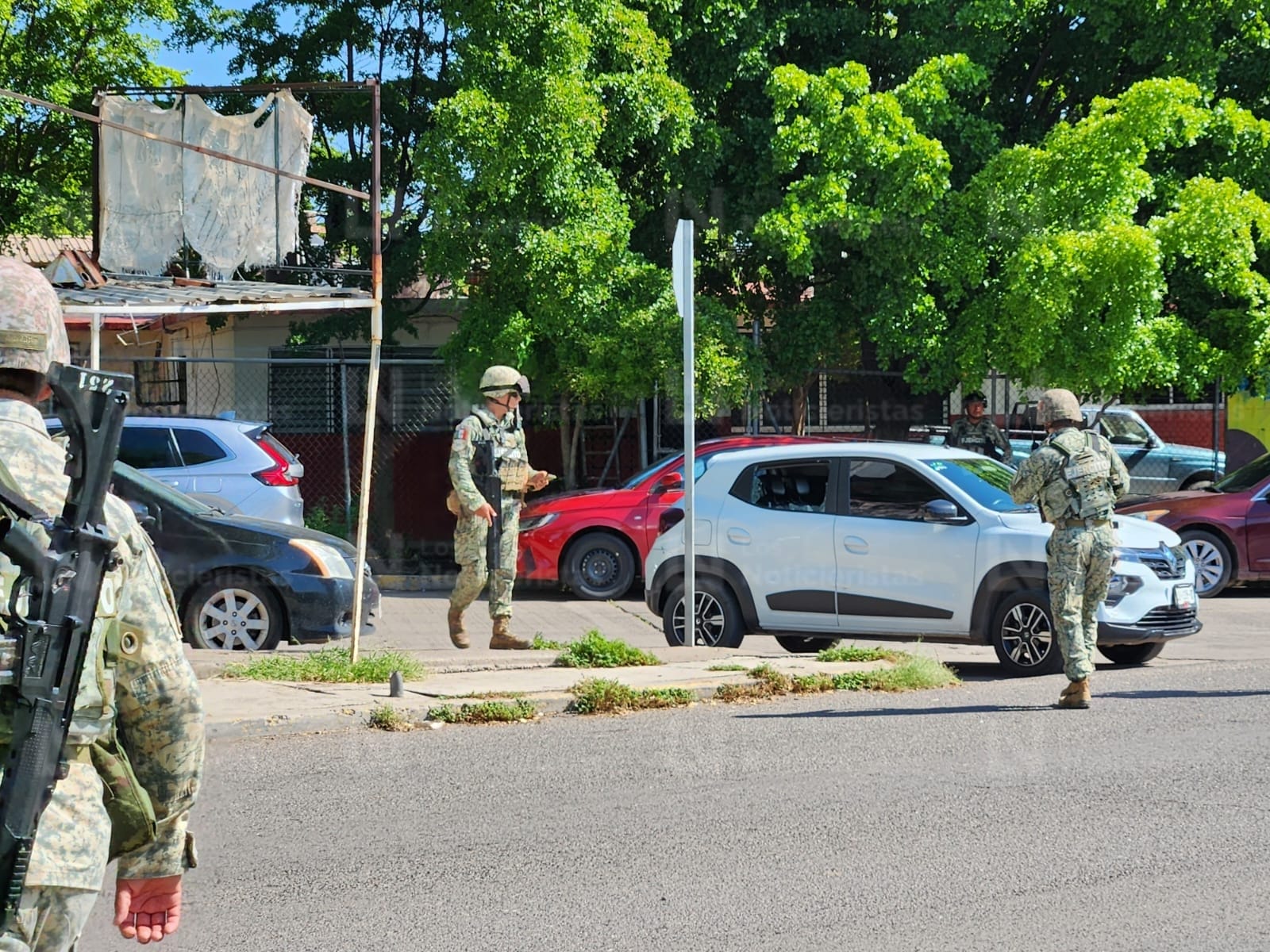 Asesinan a balazos a pasajero en vehículo de servicio al público por plataforma en el FOVISSSTE humaya en Culiacán
