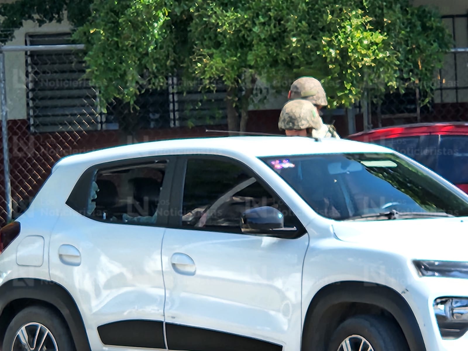 Asesinan a balazos a pasajero en vehículo de servicio al público por plataforma en el FOVISSSTE humaya en Culiacán