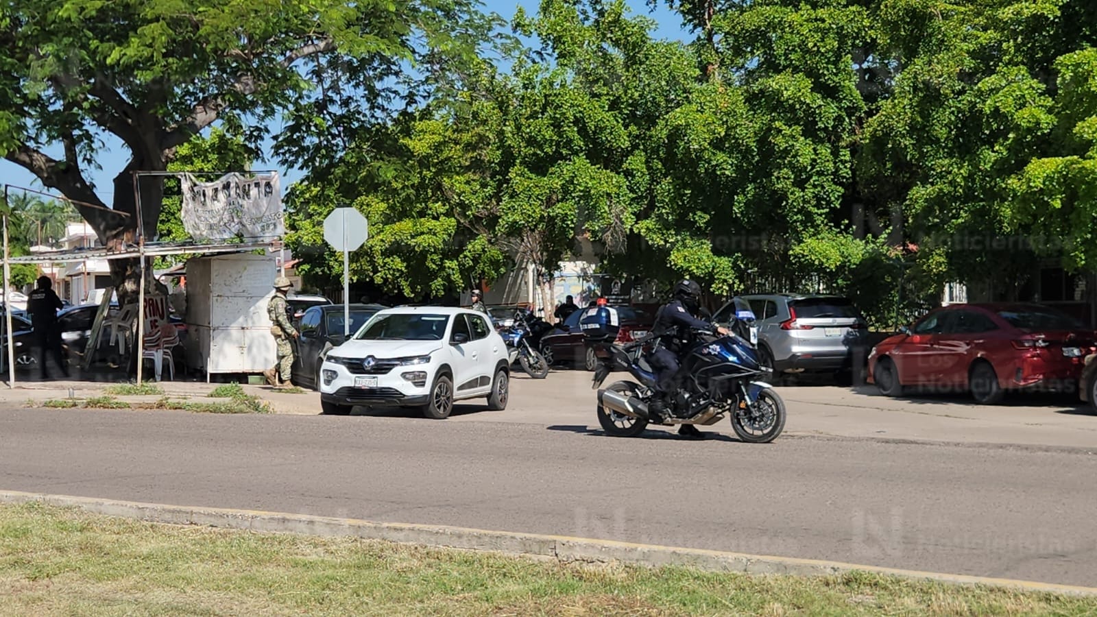 Asesinan a balazos a pasajero en vehículo de servicio al público por plataforma en el FOVISSSTE humaya en Culiacán