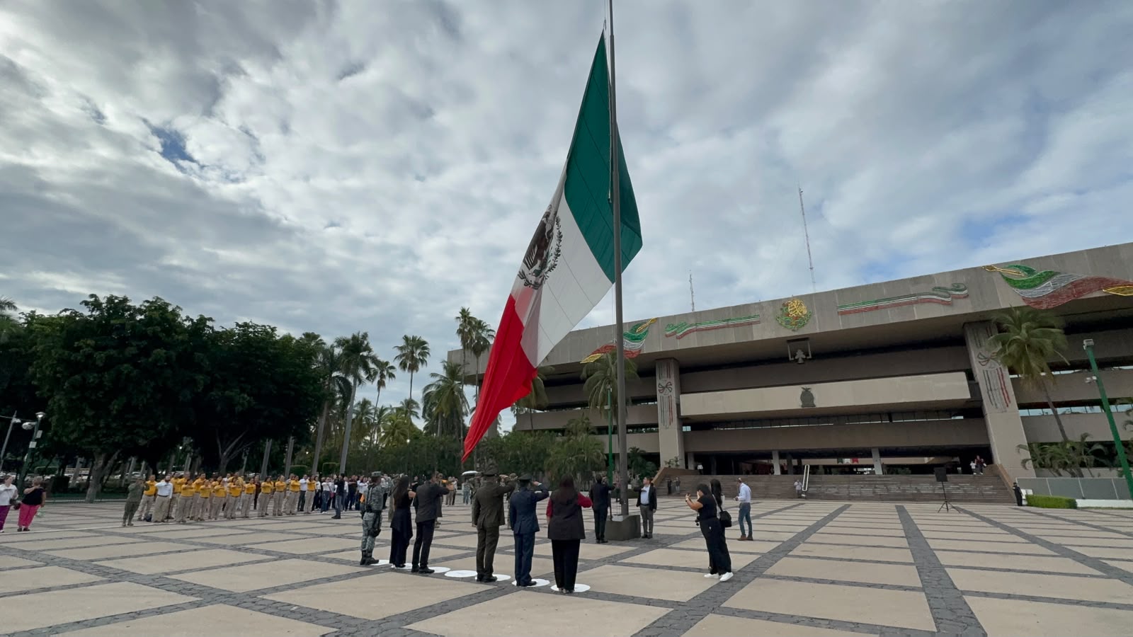 Autoridades civiles y militares conmemoran el 261 aniversario del natalicio de José Maria Morelos y Pavón, en Culiacán