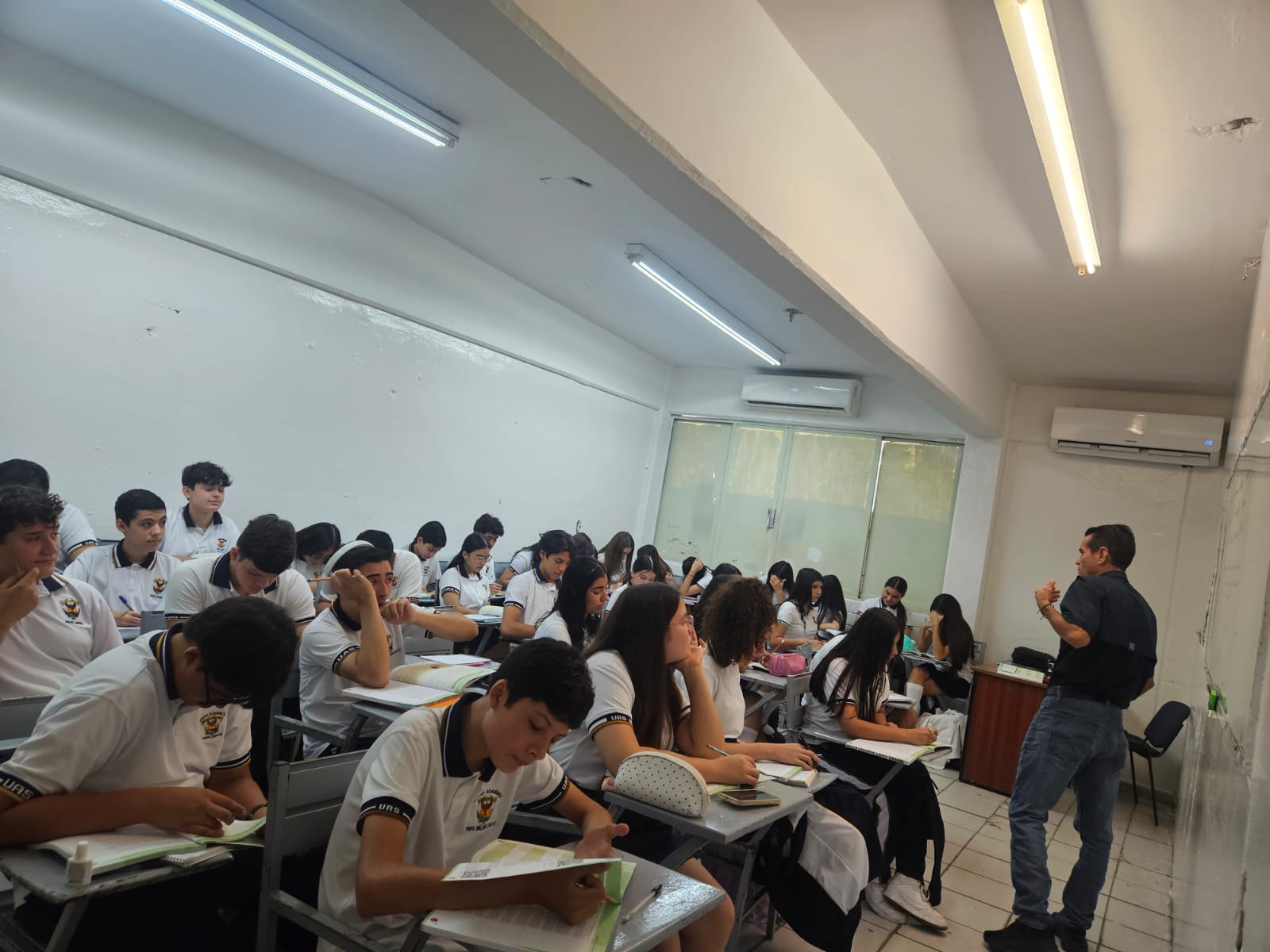 Autoridades de la UAS escuchan inquietudes de los estudiantes