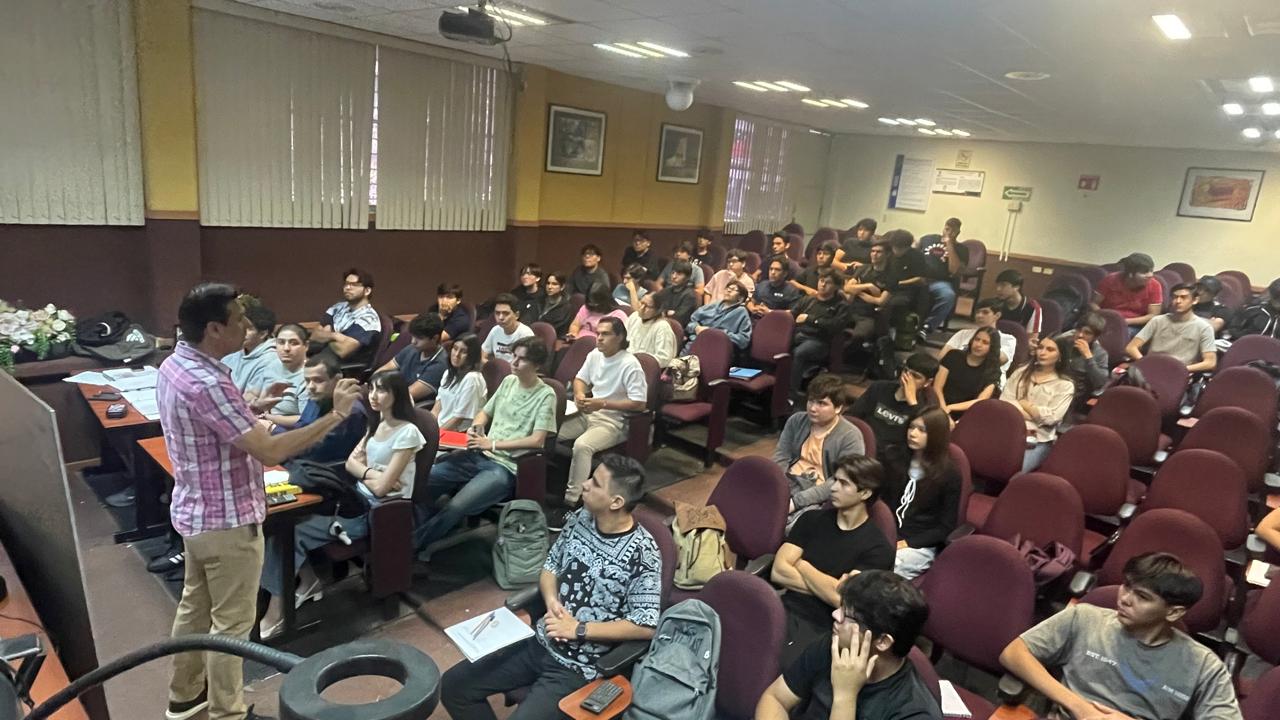 Autoridades de la UAS escuchan inquietudes de los estudiantes