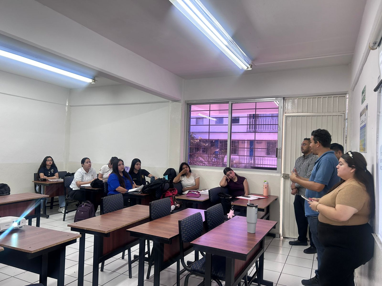 Autoridades de la UAS escuchan inquietudes de los estudiantes